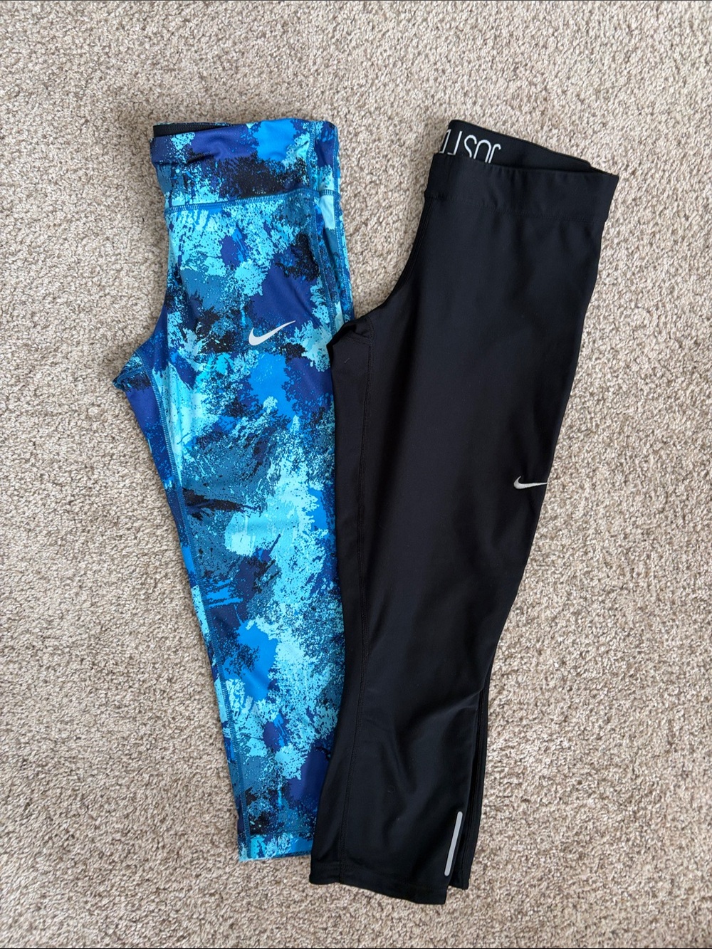 Nike women’s mid-calf Leggings - Blue Print & Black